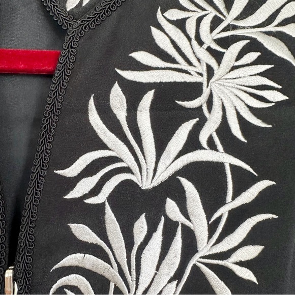 Vintage Silk Embroidered Vest, Celtic, Renaissance Fair, Cosplay, medieval - Picture 4 of 7